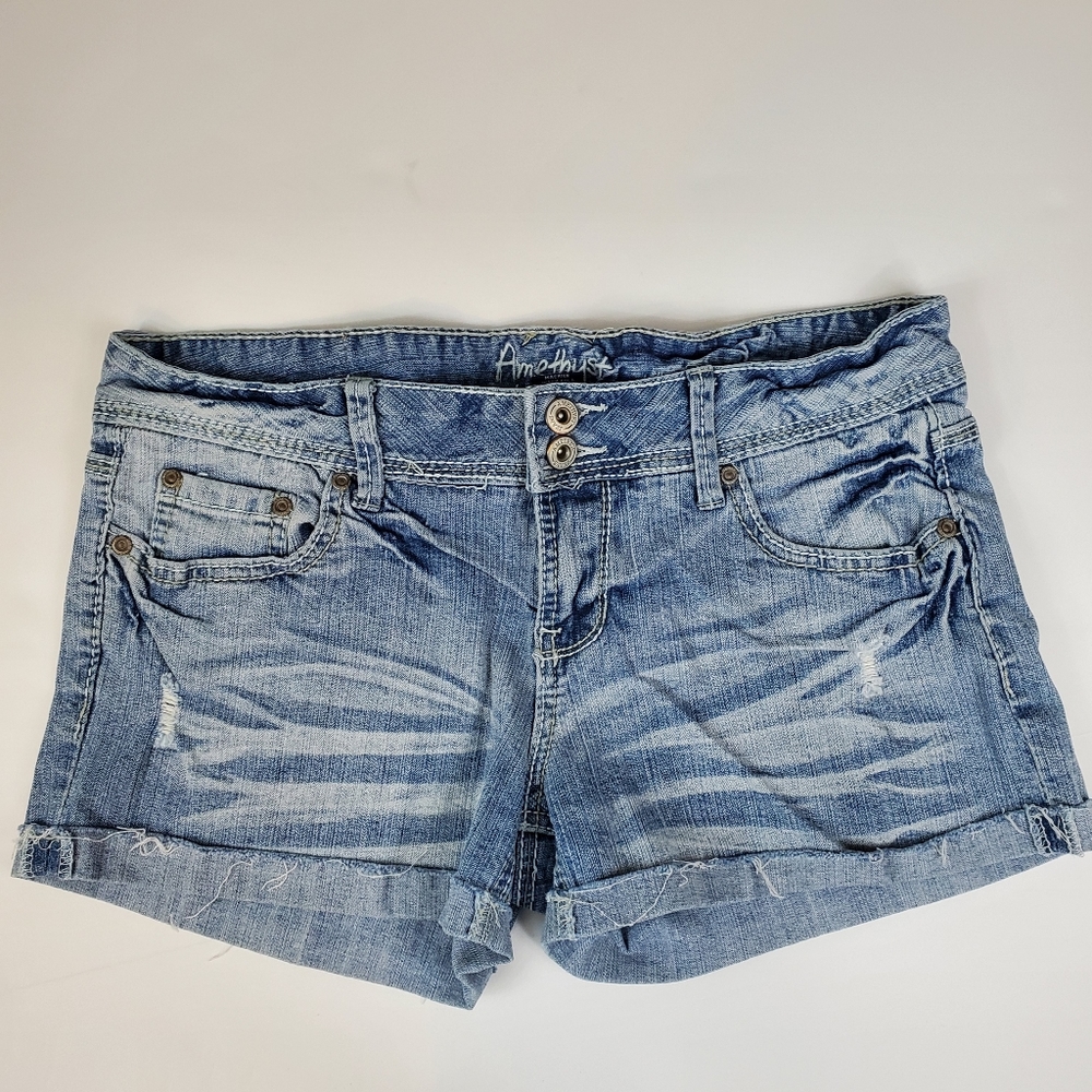 Amethyst Jeans Juniors Medium Wash Low-Rise Cuffed Denim Shorts